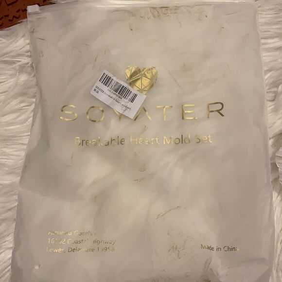 Silicone breakable heart mold set includes cookie sheet - Picture 5 of 7